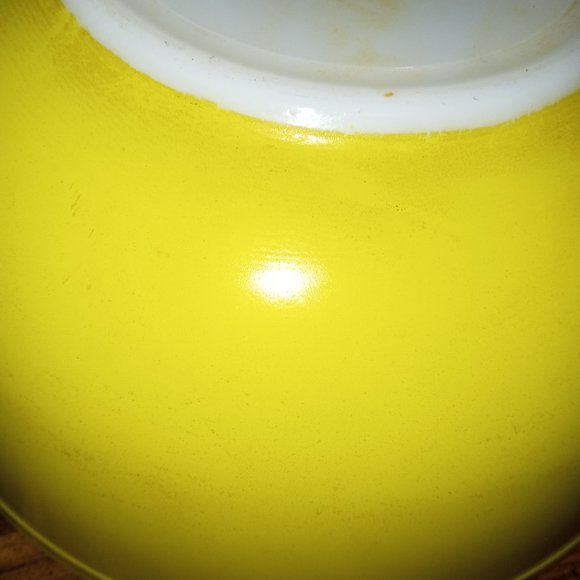 Mixing bowl Pyrex Yellow Vintage 1940's Over 3#'s 10"s across Pre-Loved - Picture 4 of 10